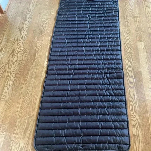 Beautiful long yoga mum with a pillow to sided black and zebra print lightweight - Picture 7 of 11